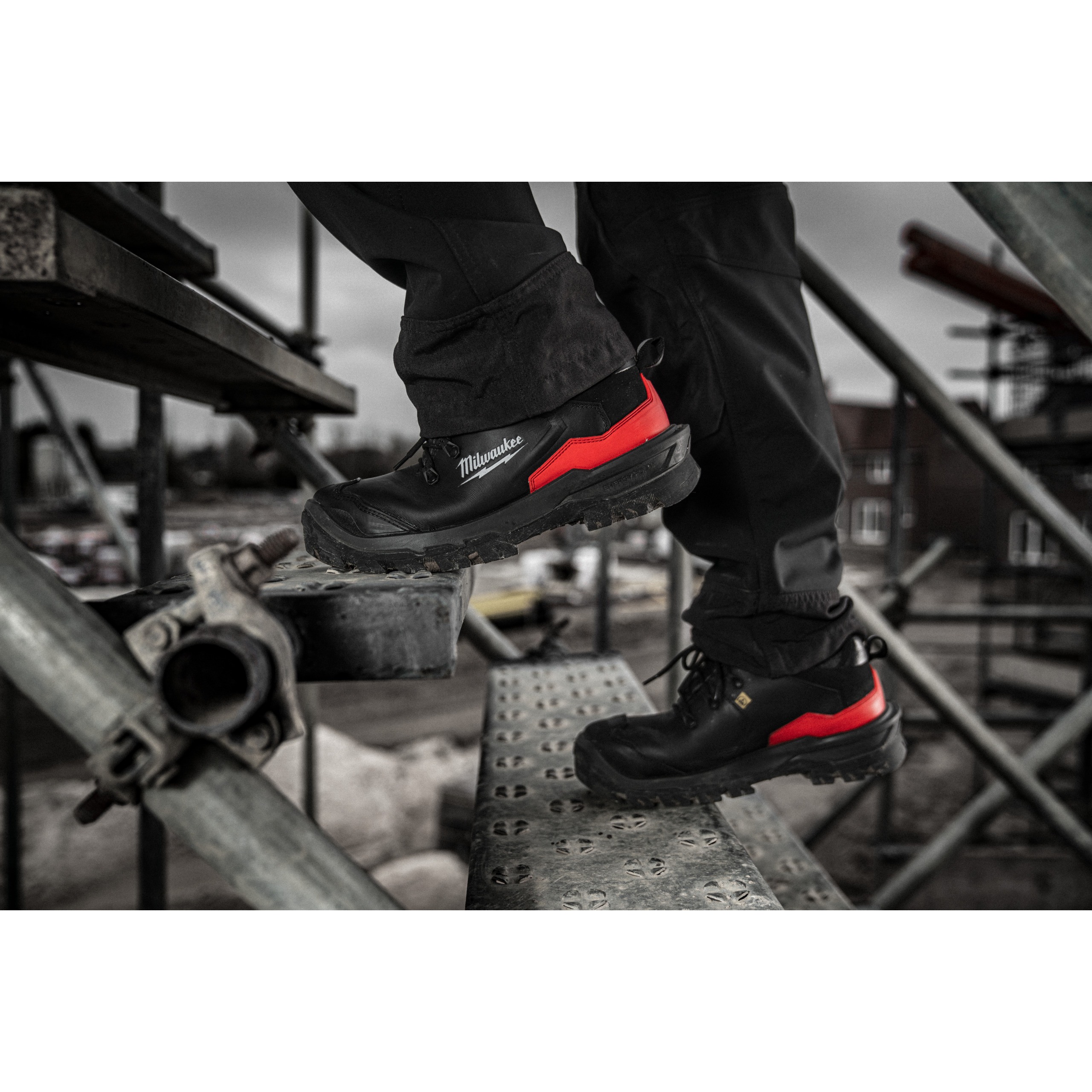 Milwaukee Sicherheits-Halbschuh Leder Größe 40 ARMOURTRED S3S weit schwarz