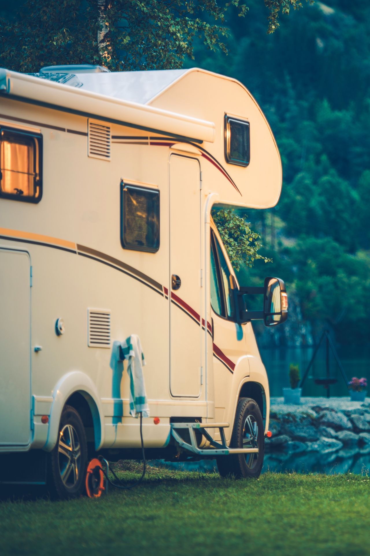 Wohnmobil, Camper, Reisewagen, Außenansicht, Camping