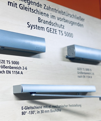 GEZE Türschließer Wand im Fachmarkt LOESCH